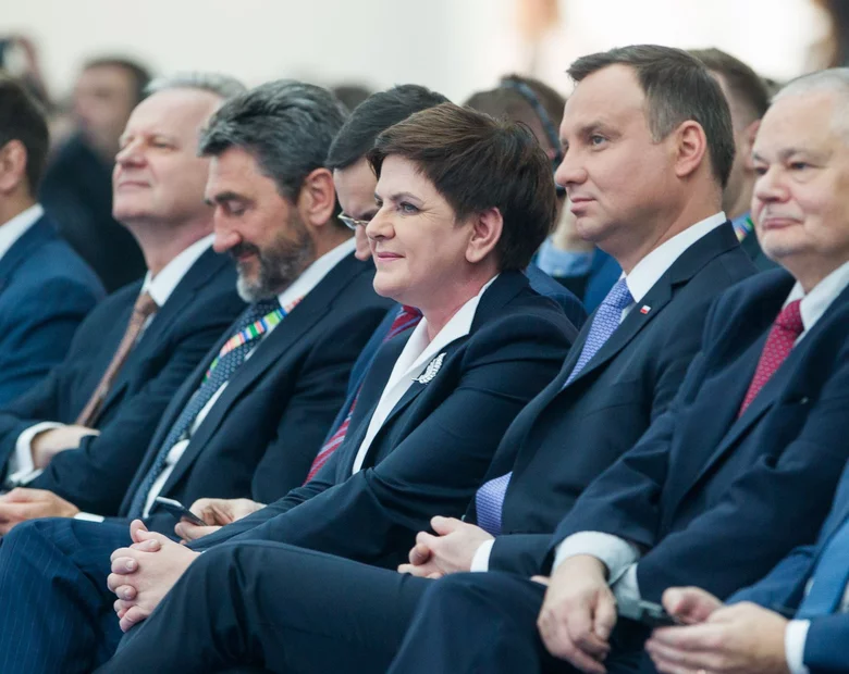 Miniatura: Duda, Szydło, Kukiz na czele sondażu....