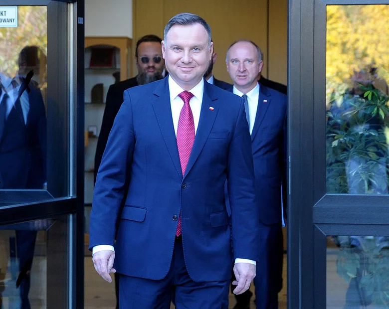 Miniatura: Sondaż prezydencki. Duda łatwo wygrywa I...