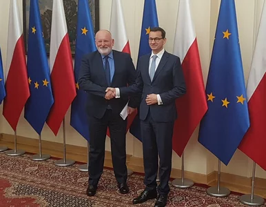 Miniatura: Morawiecki spotkał się z Timmermansem....