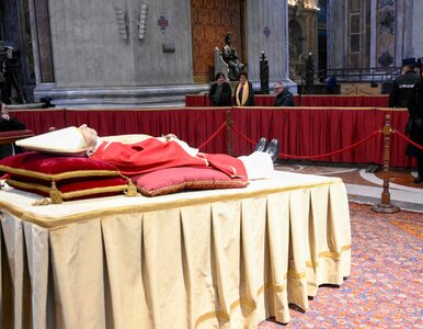 Miniatura: Ciało Benedykta XVI wystawione publicznie....
