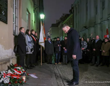 Miniatura: Prezydent oddał hołd ofiarom stanu...