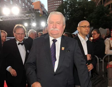 Miniatura: Niemcy nagrodzili Wałęsę. Złota Kura dla...