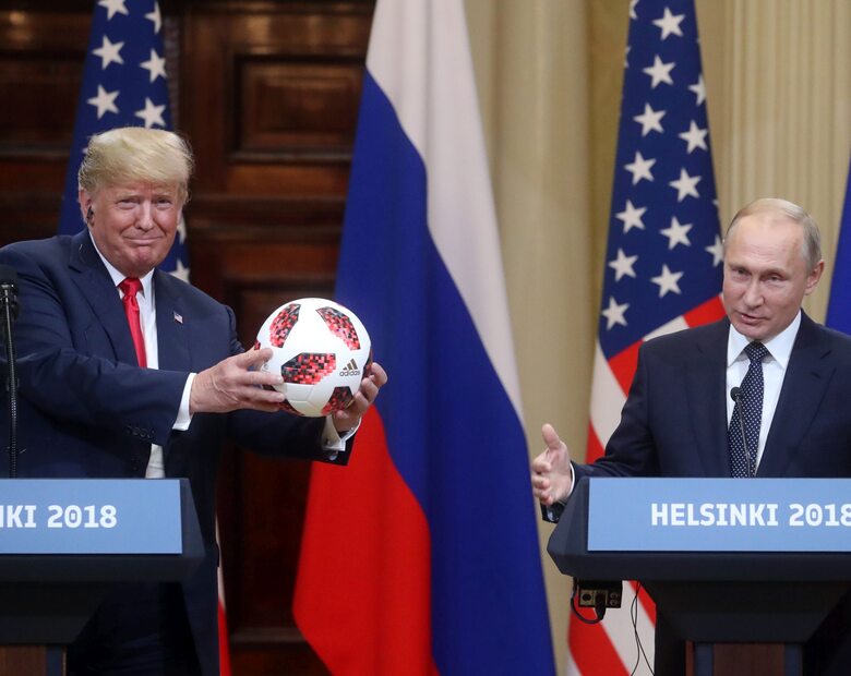 Miniatura: Trump dostał od Putina piłkę mundialową....