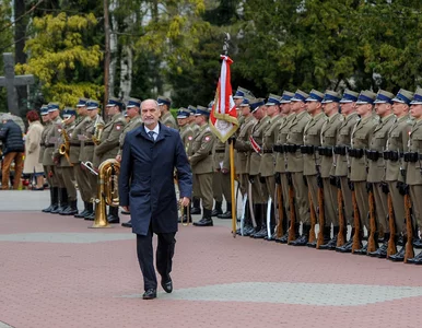 Miniatura: Szef MON apeluje do opozycji: Przyłączcie...