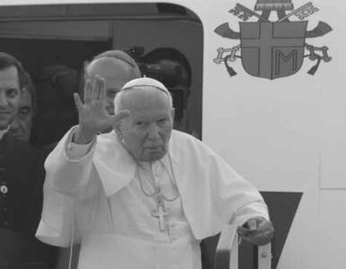 Trumna ze szczątkami Jana Pawła II opuściła Grotę Watykańską