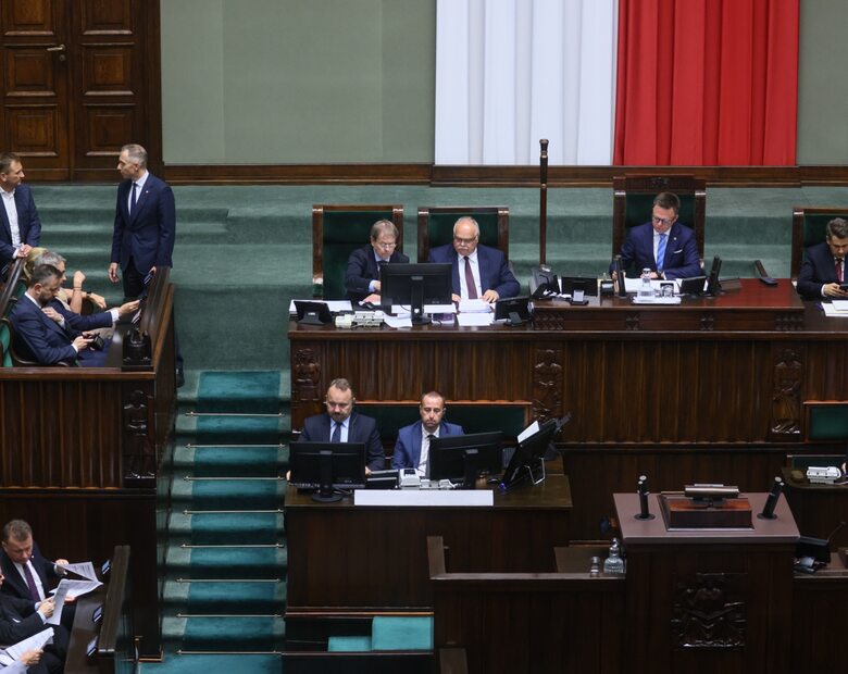 Miniatura: Jarosław Kaczyński przekonał posłów. Dwie...