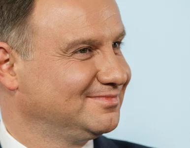 Miniatura: Andrzej Duda i tort od Dody. Internet wrze