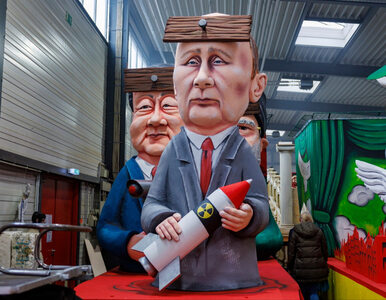 Miniatura: Putin i Xi z deskami przybitymi do czoła,...