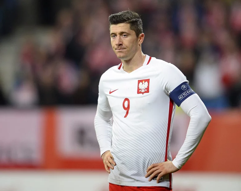 Miniatura: Robert Lewandowski okradziony. Polak sam...