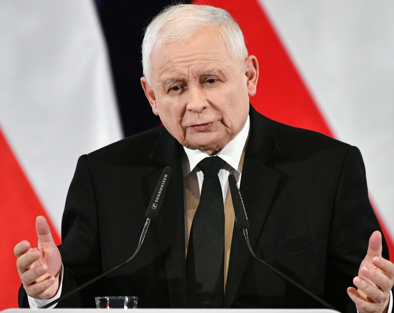 Kaczyński spełnił prośbę Sikorskiego. Przekazał pieniądze ukraińskiej armii