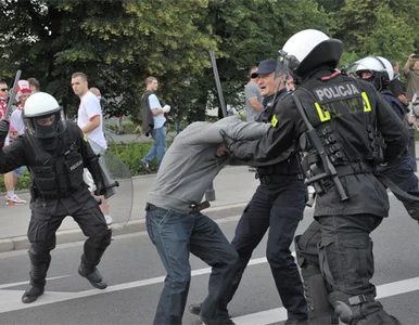 Miniatura: Policjant i 10 osób rannych. Bilans...