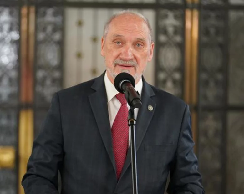 Miniatura: Antoni Macierewicz odpowiada na materiał...