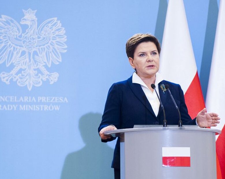 Miniatura: Szydło: Chcemy dać opozycji większość w...