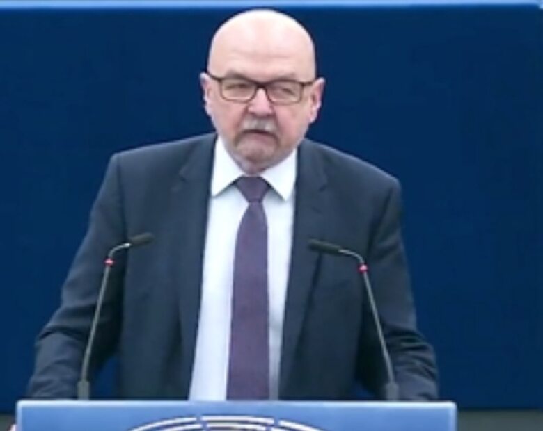 „Dwie minuty gorzkiej prawdy”. Europoseł PiS zaskoczył w PE w ważną...