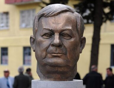 Miniatura: Gruzini postawili Lechowi Kaczyńskiemu pomnik