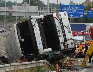 Miniatura: Wypadek autokaru we Francji. Dwóch Polaków...