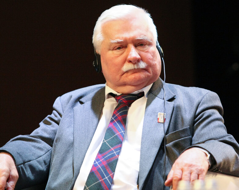 Miniatura: Lech Wałęsa: Wyrzuciłem Kaczyńskich z...