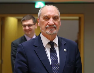 Miniatura: Macierewicz o protestach na miesięcznicy....