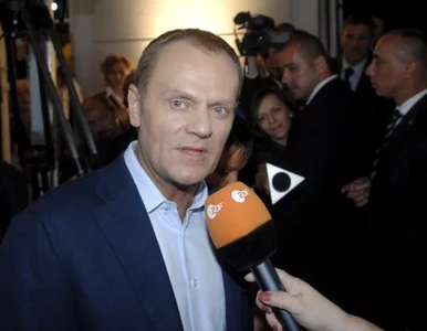 Miniatura: Tusk: chmury nie zbierają się nad głową...