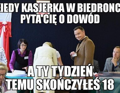 Miniatura: Andrzej Duda z dowodem w lokalu wyborczym....