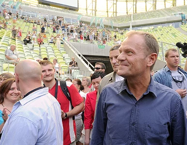 Miniatura: Tusk zwiedza drogę, most i stadion