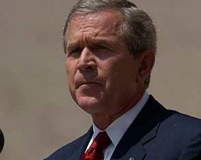 Miniatura: Bush z niezapowiedzianą wizytą w Afganistanie