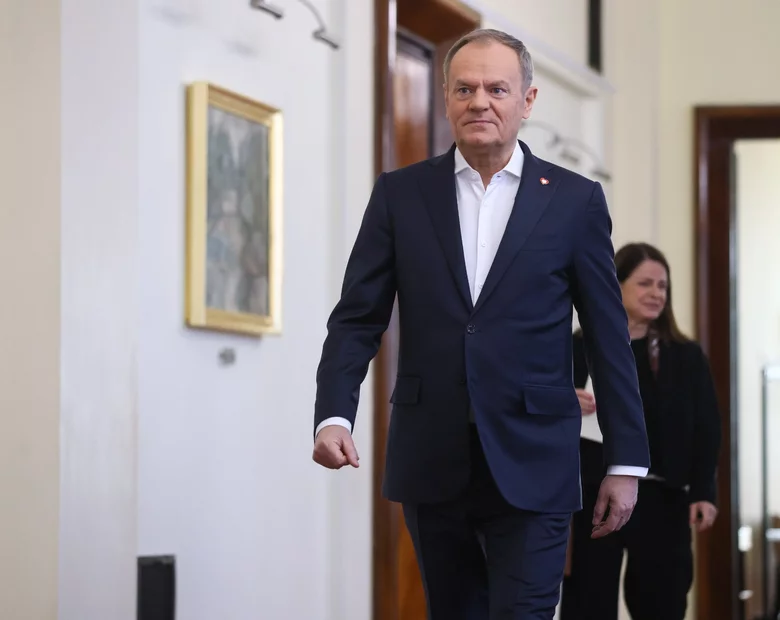 Miniatura: „Niedyskrecje parlamentarne”. Tusk...