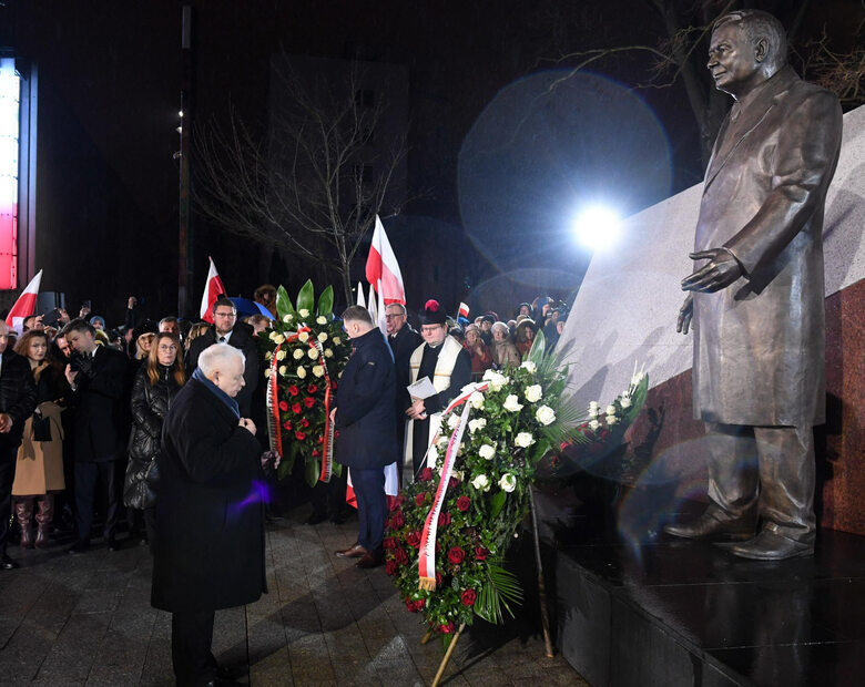 Miniatura: Odsłonięcie pomnika Lecha Kaczyńskiego....