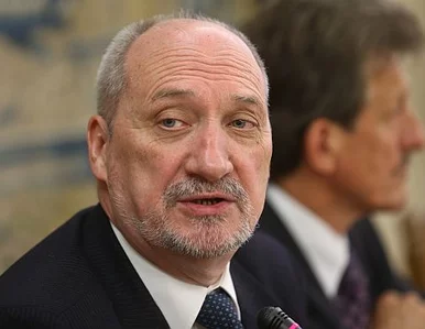 Miniatura: Macierewicz oskarża: raport Millera został...