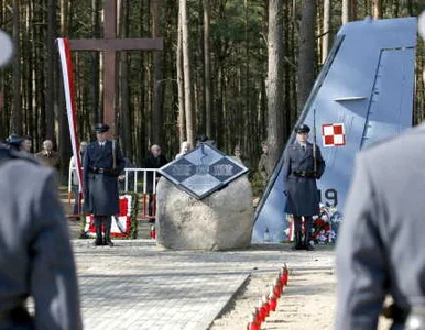 Miniatura: Odsłonięto pomnik ofiar katastrofy...