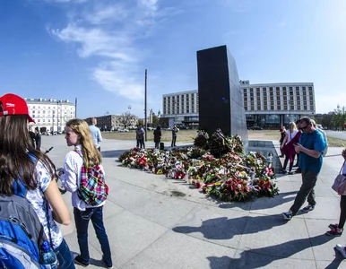 Miniatura: Warszawa. Zabrakło pieniędzy na pomnik...