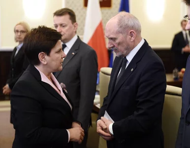 Miniatura: Szydło o wypadku Macierewicza: Wszystkich...