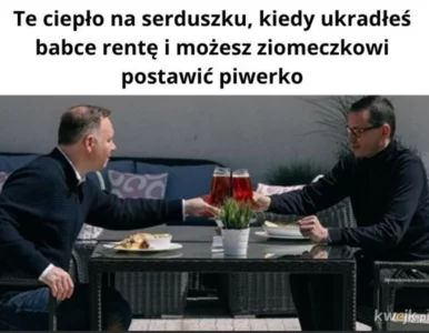 Miniatura: Duda i Morawiecki poszli na piwo. Te MEMY...