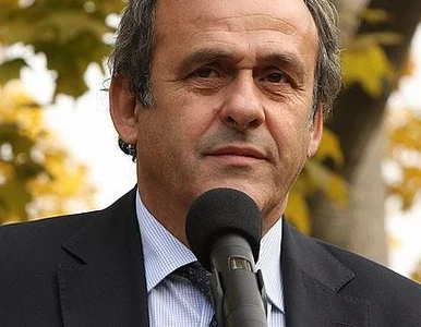 Miniatura: Platini pochyli się nad Biedronką