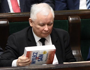 Jarosław Kaczyński z książką w Sejmie. Wybór lektury może zaskoczyć