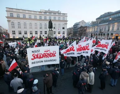 Miniatura: PiS manifestuje. Idzie pod Kancelarię...