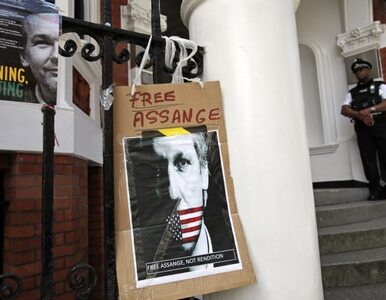 Assange nie posłucha brytyjskiej policji. "Zostaję w ambasadzie Ekwadoru...