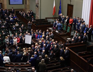 Miniatura: Sejmowy protest zawieszony. Kto stracił, a...