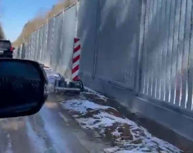 Miniatura: Wiceminister pokazał mur na granicy z...