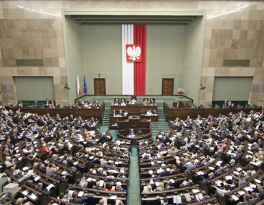 Miniatura: W Sejmie debata i głosowanie nad wnioskiem...
