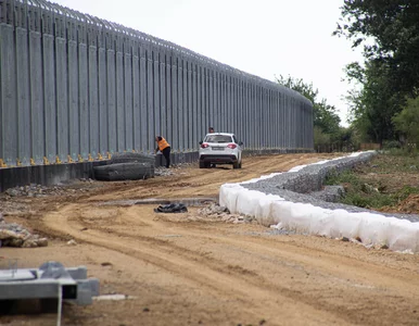 Miniatura: Grecja postawiła 40-kilometrowy mur na...