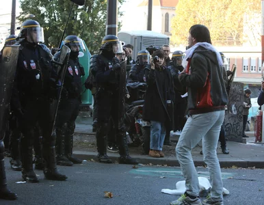 Miniatura: Francja. Policjant zgwałcił pałką...