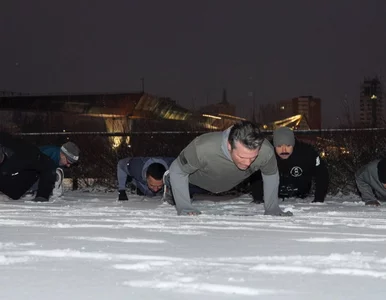 Miniatura: Jogging i pompki na śniegu. Sekretarz...