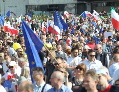 Miniatura: Spór o liczbę uczestników marszu KOD i...