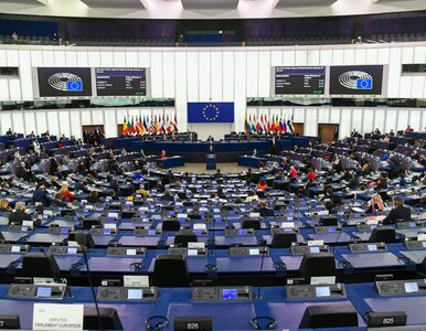 Miniatura: PE przyjął rezolucję krytyczną wobec KE....