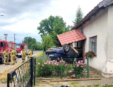 Miniatura: Stracił panowanie nad autem. Jazdę...