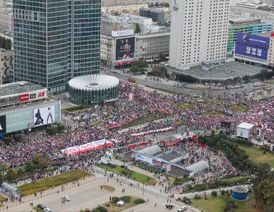 Miniatura: Jaka frekwencja na marszu Tuska? Kaczyński...