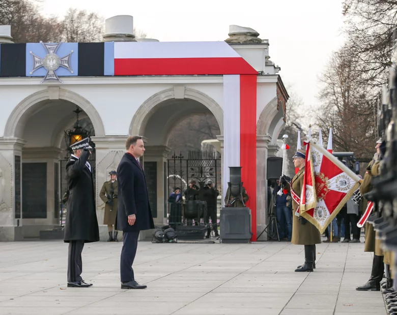 Miniatura: Na Placu Piłsudskiego odsłonięto tablicę...