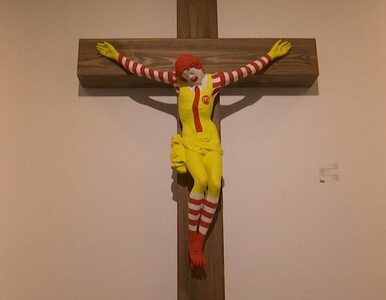 Miniatura: Ukrzyżowany Ronald McDonald w muzeum....