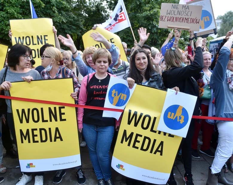 Miniatura: Protesty w całej Polsce w obronie TVN i...